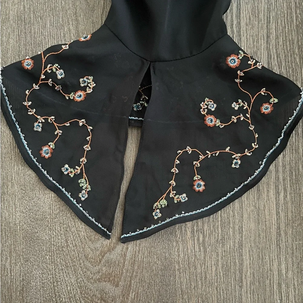 Dressbarn Black Blouse with Floral Embroidery & Ruffle Sleeve 14/16 - Picture 5 of 16